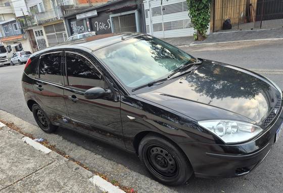 FORD FOCUS 1.6 GL 8V GASOLINA 4P MANUAL FORD FOCUS 1.6 GL 8V GASOLINA 4P MANUAL